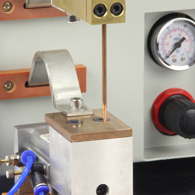 Mesin Las Spot Tunggal untuk Welding Cylinder Core S Terminal Negatif